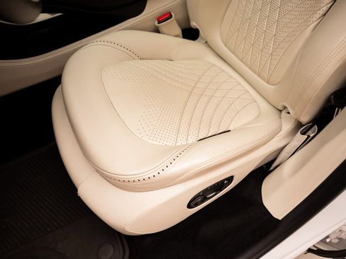 Used 2021 Aston Martin DBX image 60