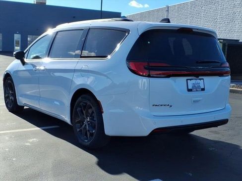 New 2026 Chrysler Pacifica Select w/ S Appearance Package FWD image 4