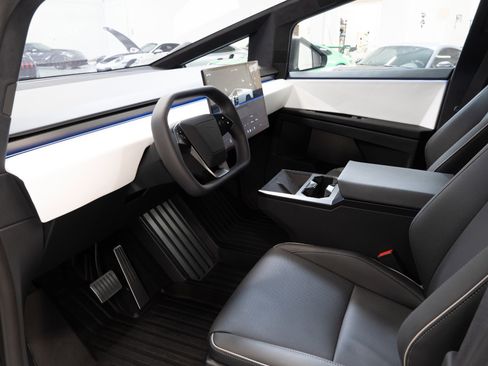 Used 2024 Tesla Cybertruck AWD Crew Cab image 12