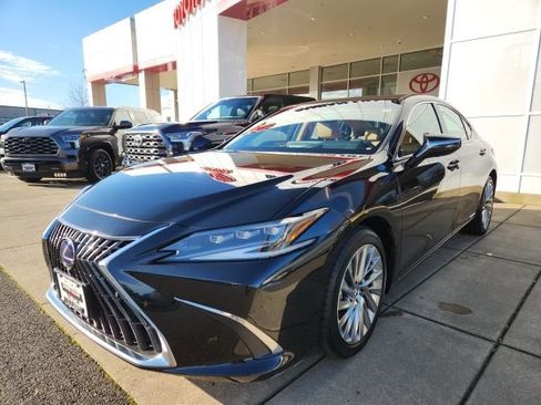 Used 2022 Lexus ES 300h w/ Luxury Package image 6