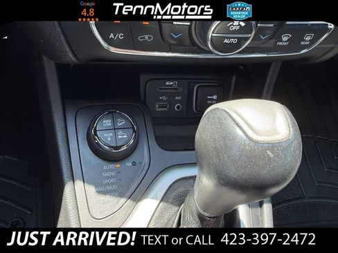Used 2014 Jeep Cherokee Trailhawk w/ Comfort/Convenience Group AWD/4WD image 21