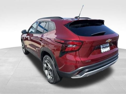 Used 2024 Chevrolet Trax LT w/ Driver Confidence Package image 14