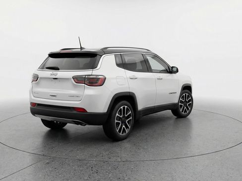 Used 2025 Jeep Compass Trailhawk AWD/4WD image 9