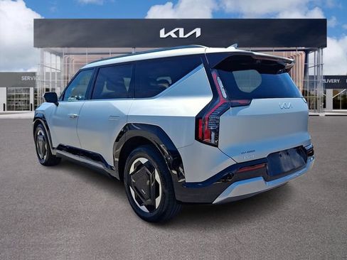 Used 2024 Kia EV9 Land AWD/4WD image 4