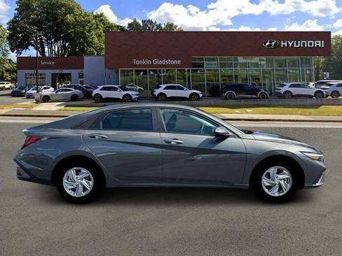 New 2026 Hyundai Elantra SE image 9