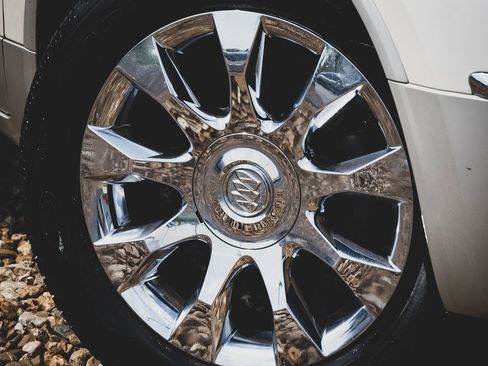 Used 2011 Buick Enclave CXL image 2