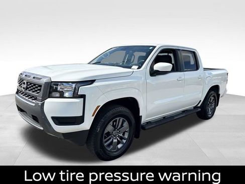 Used 2025 Nissan Frontier SV AWD/4WD image 6