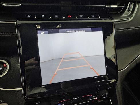 Used 2023 Jeep Grand Cherokee Laredo AWD/4WD image 19