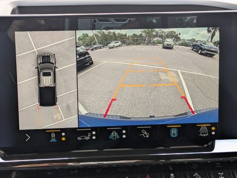 Used 2022 Chevrolet Silverado 1500 ZR2 w/ Technology Package image 22