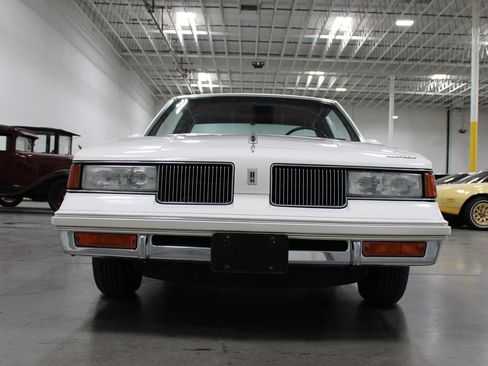Used 1988 Oldsmobile Cutlass Supreme Classic Brougham RWD image 18