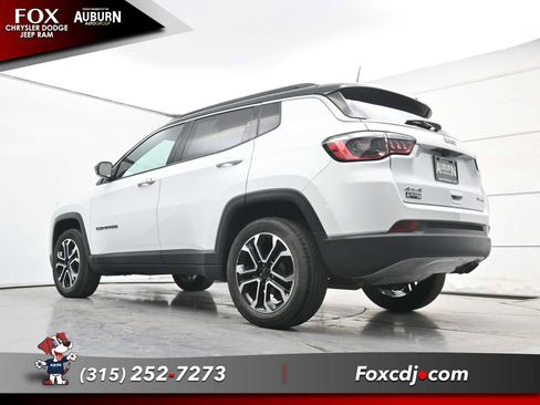 Used 2022 Jeep Compass Limited image 19