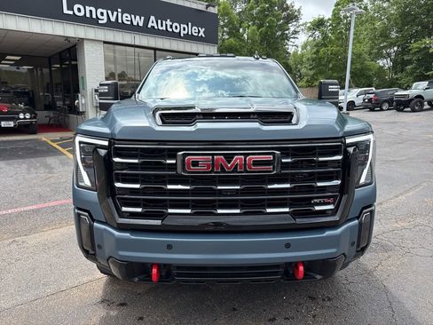 Used 2024 GMC Sierra 2500 AT4 w/ AT4 Preferred Package AWD/4WD image 3