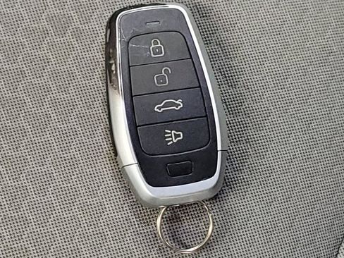 Used 2019 Ford Escape SE FWD image 32