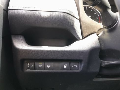 Used 2019 Toyota RAV4 XLE Premium w/ Cold Weather Package AWD/4WD image 15