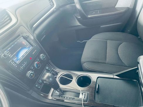 Used 2016 Chevrolet Traverse LT w/ Style and Technology Package FWD image 18