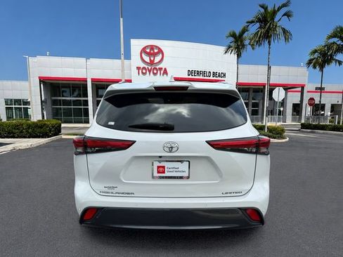 Used 2023 Toyota Highlander Limited FWD image 5