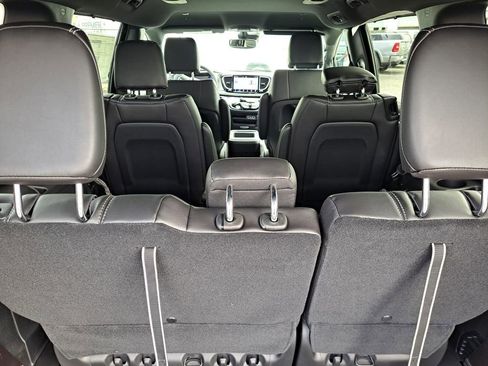 New 2025 Chrysler Pacifica Select image 27