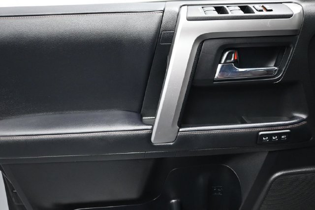 Used 2020 Toyota 4Runner Limited AWD/4WD image 8