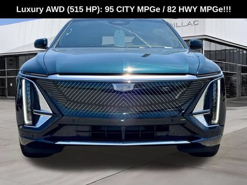 Certified 2025 Cadillac Lyriq Luxury w/ LPO, Floor Liner Package AWD/4WD image 4