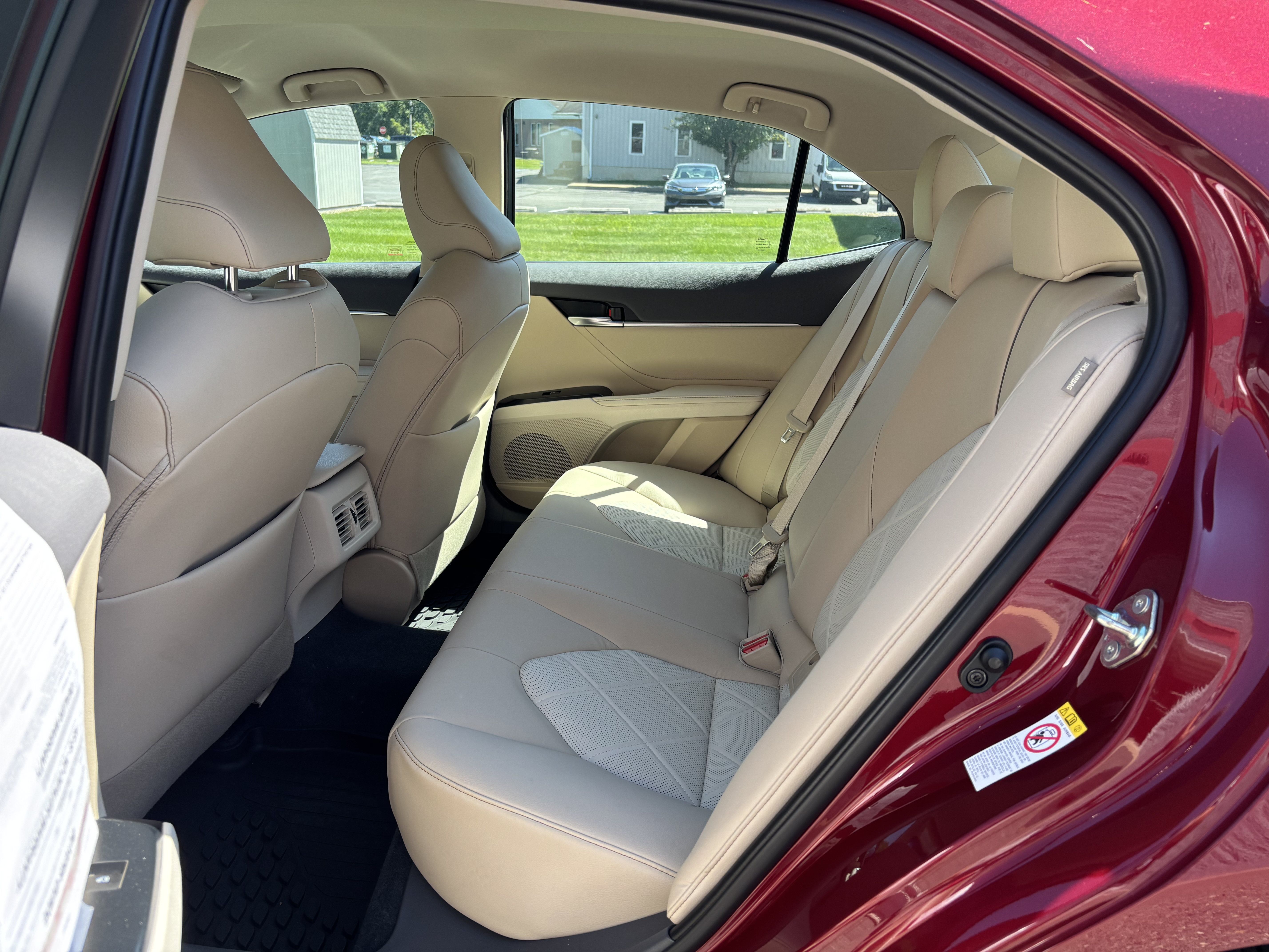 Used 2018 Toyota Camry XLE FWD image 14