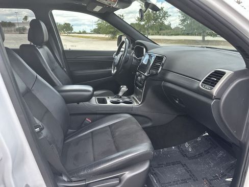 Used 2021 Jeep Grand Cherokee Laredo X AWD/4WD image 25