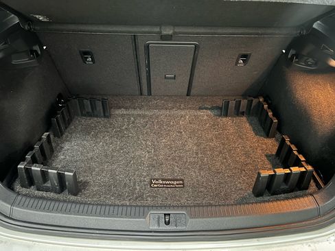 Used 2017 Volkswagen Golf R 4-Door image 19