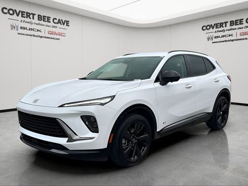 Used 2025 Buick Envision Sport Touring image 3