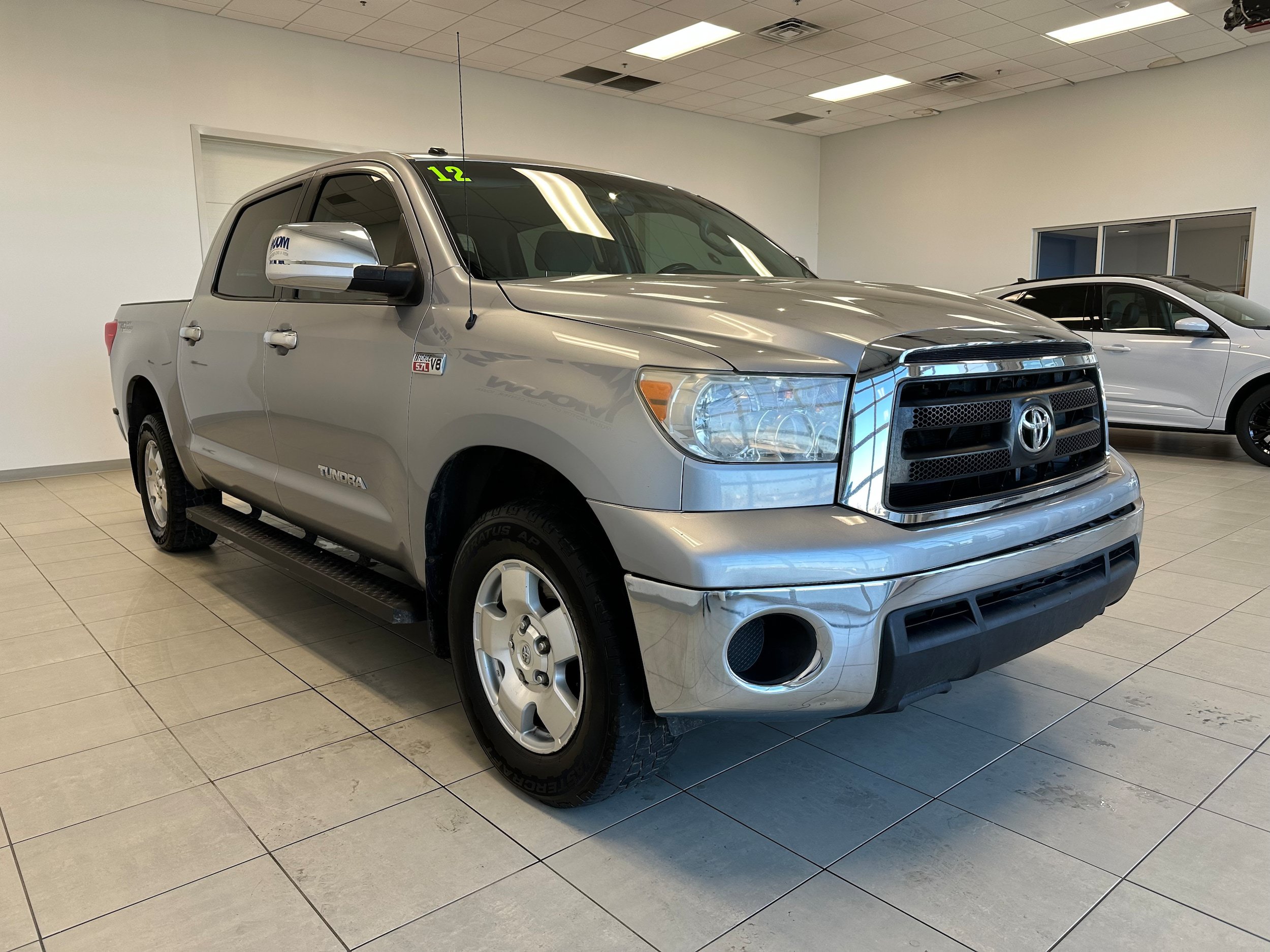 Used 2012 Toyota Tundra 4x4 CrewMax w/ Tow Pkg image 4
