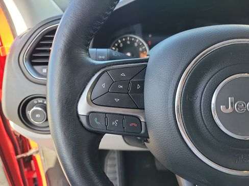 Used 2018 Jeep Renegade Limited w/ UConnect 8.4 Nav Group FWD image 29