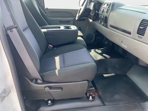 Used 2011 Chevrolet Silverado 1500 W/T image 8