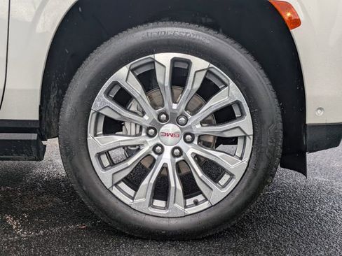 Used 2024 GMC Yukon Denali w/ Denali Reserve Package AWD/4WD image 11