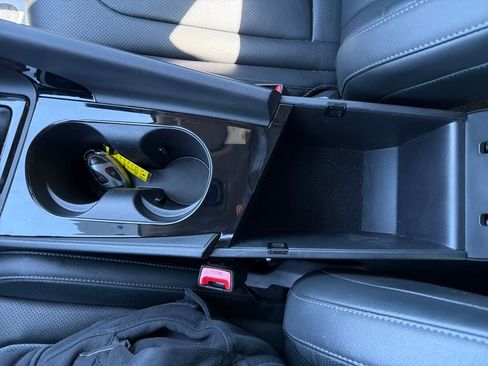 Used 2025 Hyundai Elantra Limited image 29