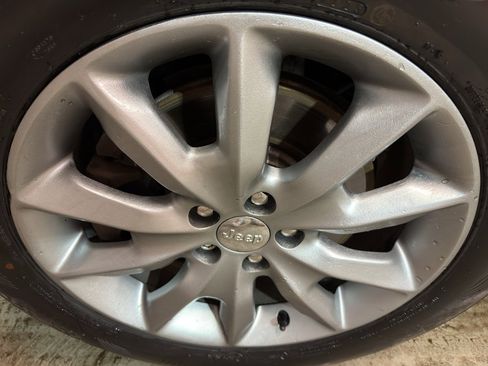 Used 2015 Jeep Cherokee Limited image 34