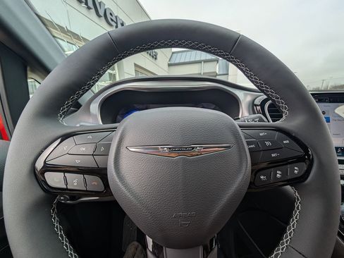 New 2026 Chrysler Pacifica Limited image 20