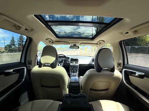 Used 2011 Volvo XC60 T6 R-Design w/ Convenience Pkg image 16