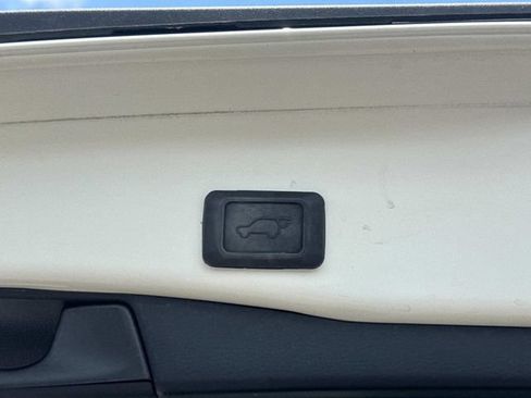 Used 2022 Toyota RAV4 XLE Premium AWD/4WD image 14
