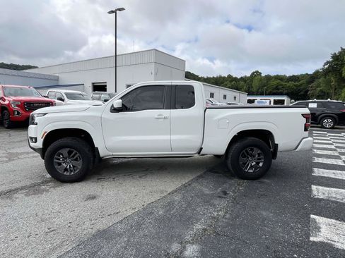 Used 2025 Nissan Frontier SV w/ SV Convenience Package AWD/4WD image 11