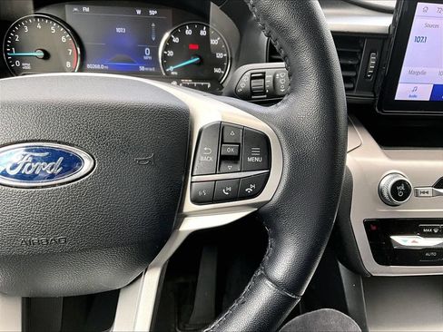 Used 2023 Ford Explorer XLT AWD/4WD image 15