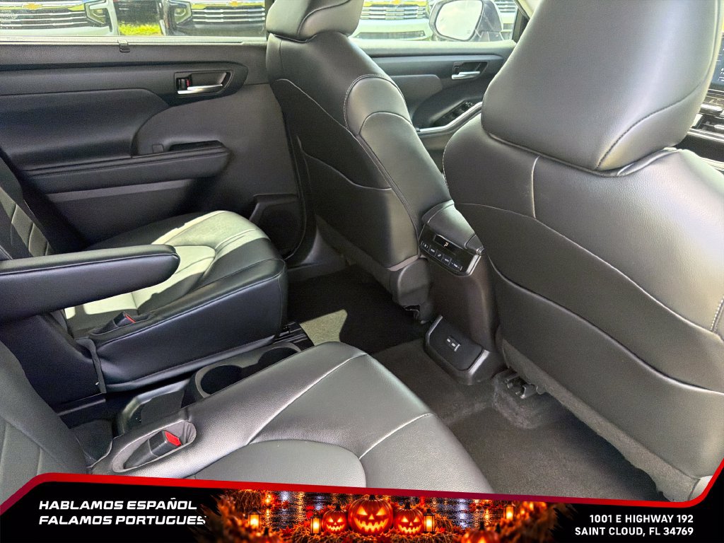 Used 2022 Toyota Highlander XLE FWD image 34