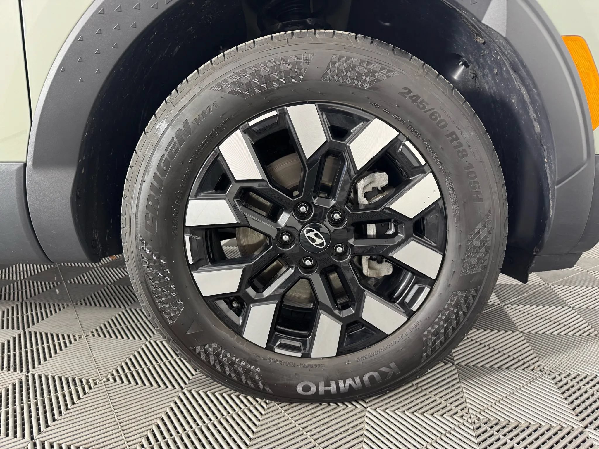 Used 2025 Hyundai Santa Cruz SE AWD/4WD image 43