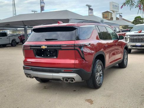 Used 2026 Chevrolet Traverse LT FWD image 8