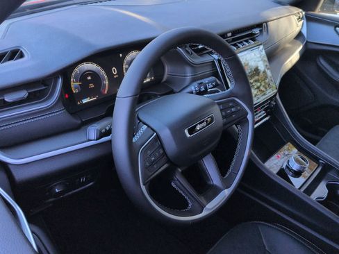 New 2025 Jeep Grand Cherokee L Altitude AWD/4WD image 2
