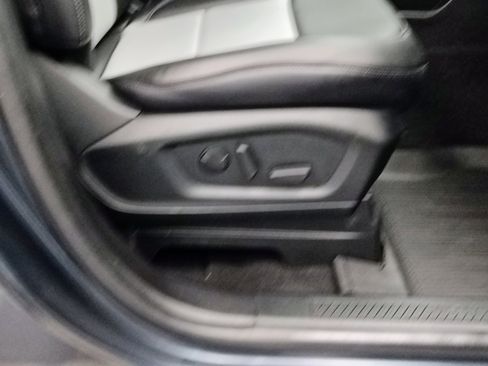 Used 2022 Ford Explorer XLT w/ Equipment Group 202A image 27