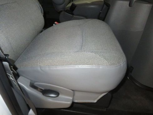 Used 2003 Ford E-350 and Econoline 350 Super Duty Wagon image 26