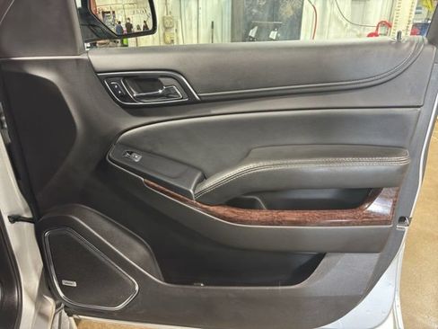 Used 2016 GMC Yukon XL SLT w/ Open Road Package AWD/4WD image 25