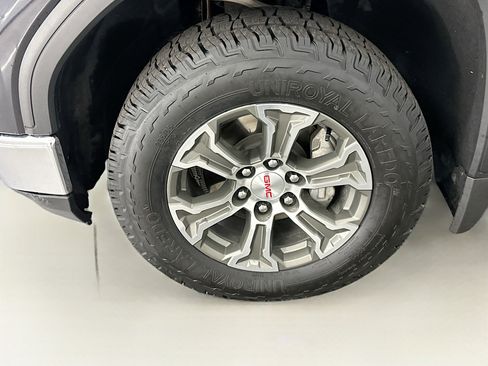 Used 2025 GMC Sierra 1500 SLT image 11