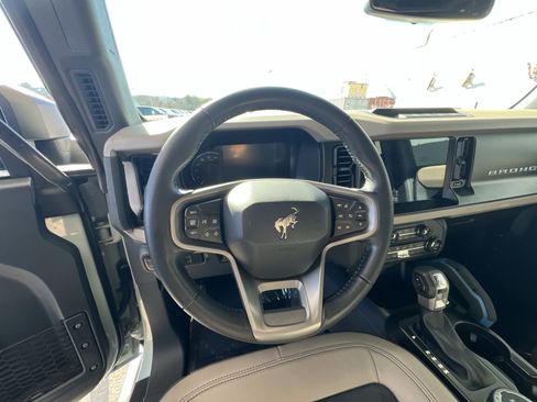 Used 2023 Ford Bronco Wildtrak image 16