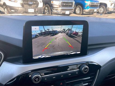 Used 2022 Ford Escape SE w/ SE Sport Appearance Package image 21