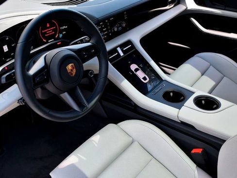 Used 2020 Porsche Taycan 4S image 32