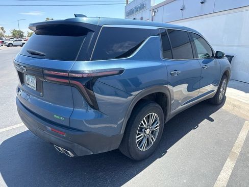 Used 2024 Chevrolet Traverse LS FWD image 3